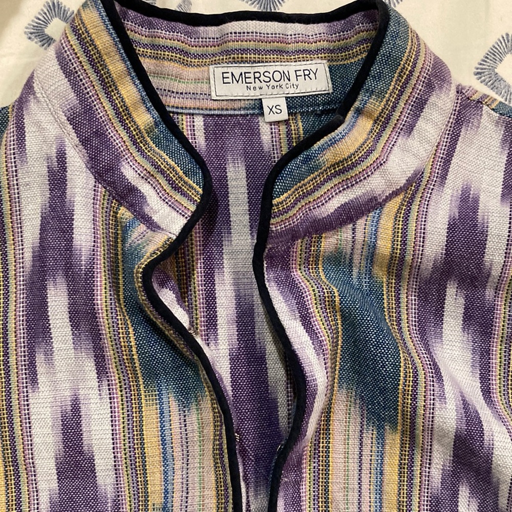 Comment for measurements. Small snag on back left shoulder.